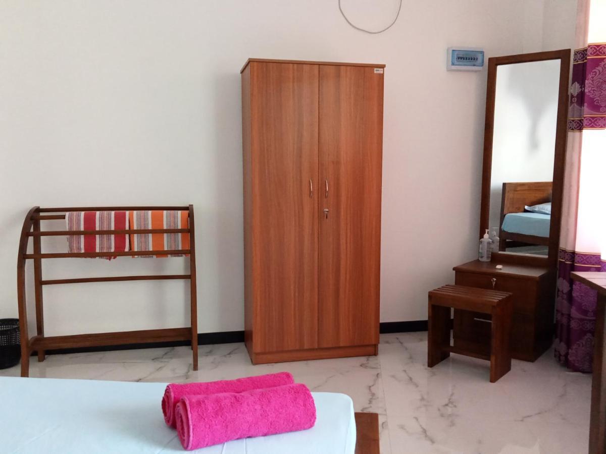 Pearl Holiday Inn Mirissa Bagian luar foto