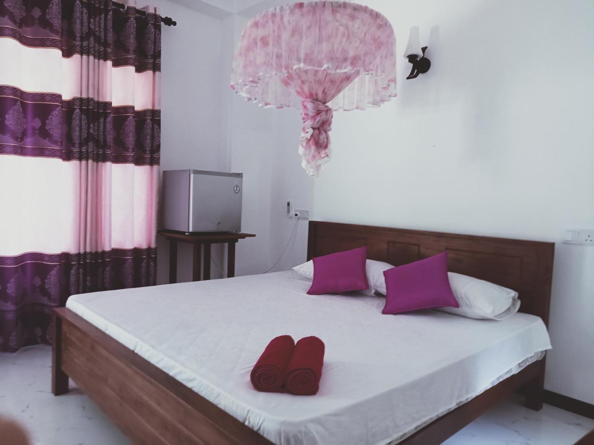 Pearl Holiday Inn Mirissa Ruang foto