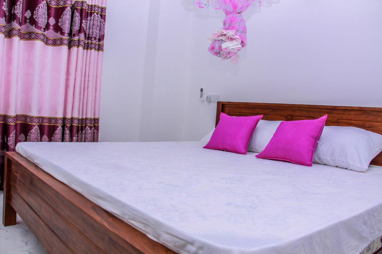 Pearl Holiday Inn Mirissa Bagian luar foto