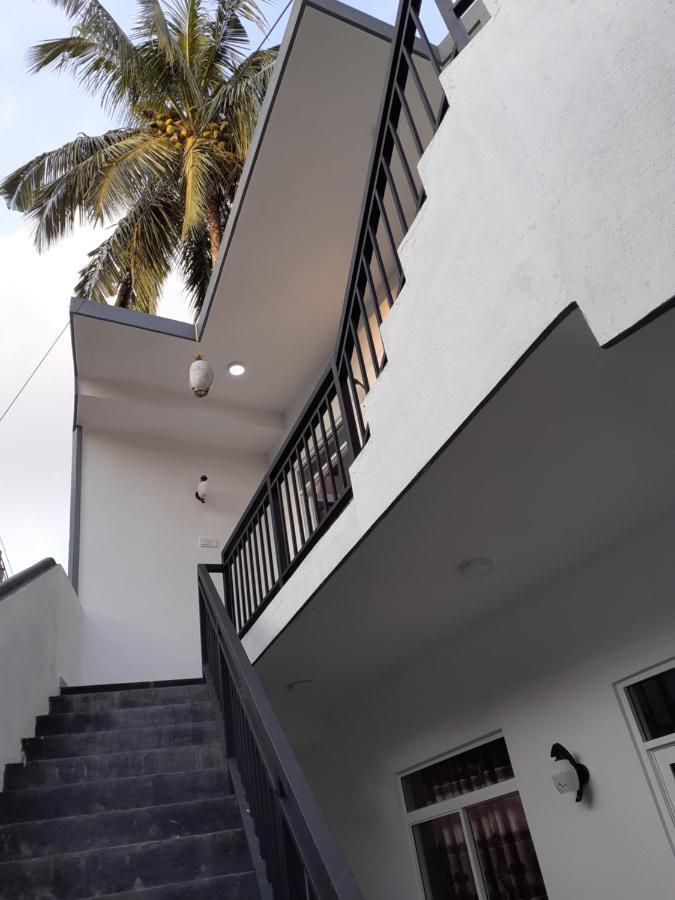 Pearl Holiday Inn Mirissa Bagian luar foto